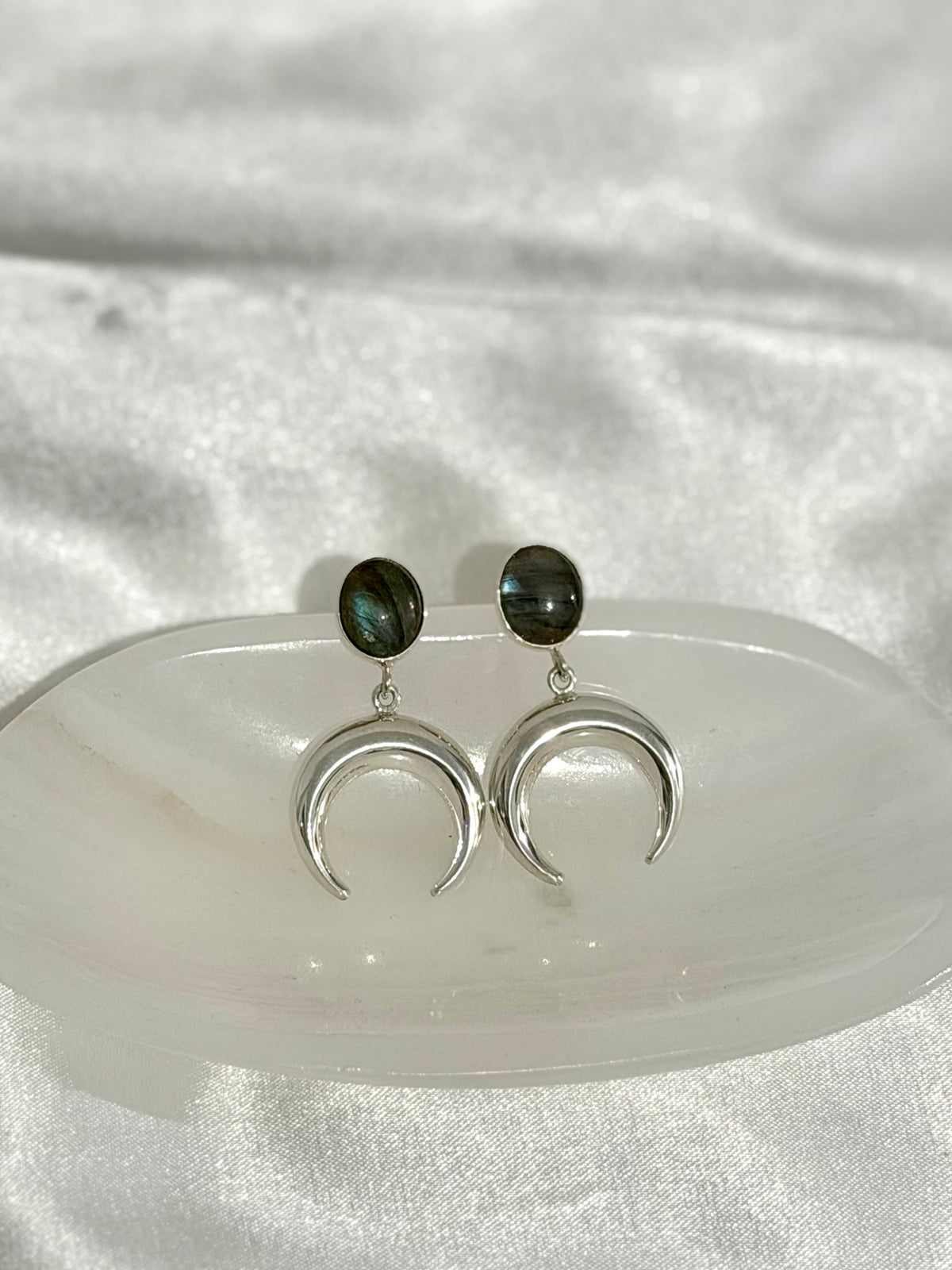 Aretes Luna Creciente de Labradorita Natural en Plata .950