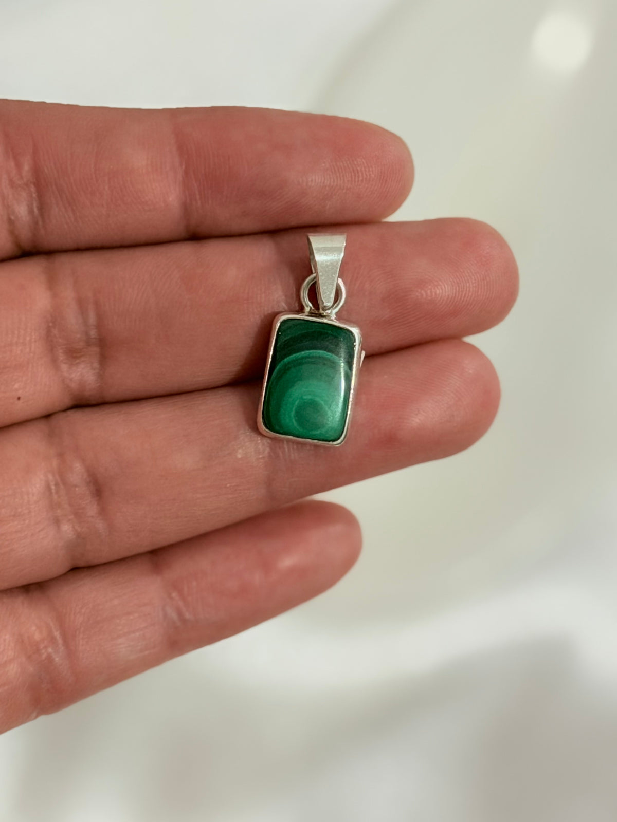 Dije Rectangular de Malaquita Natural en Plata .950