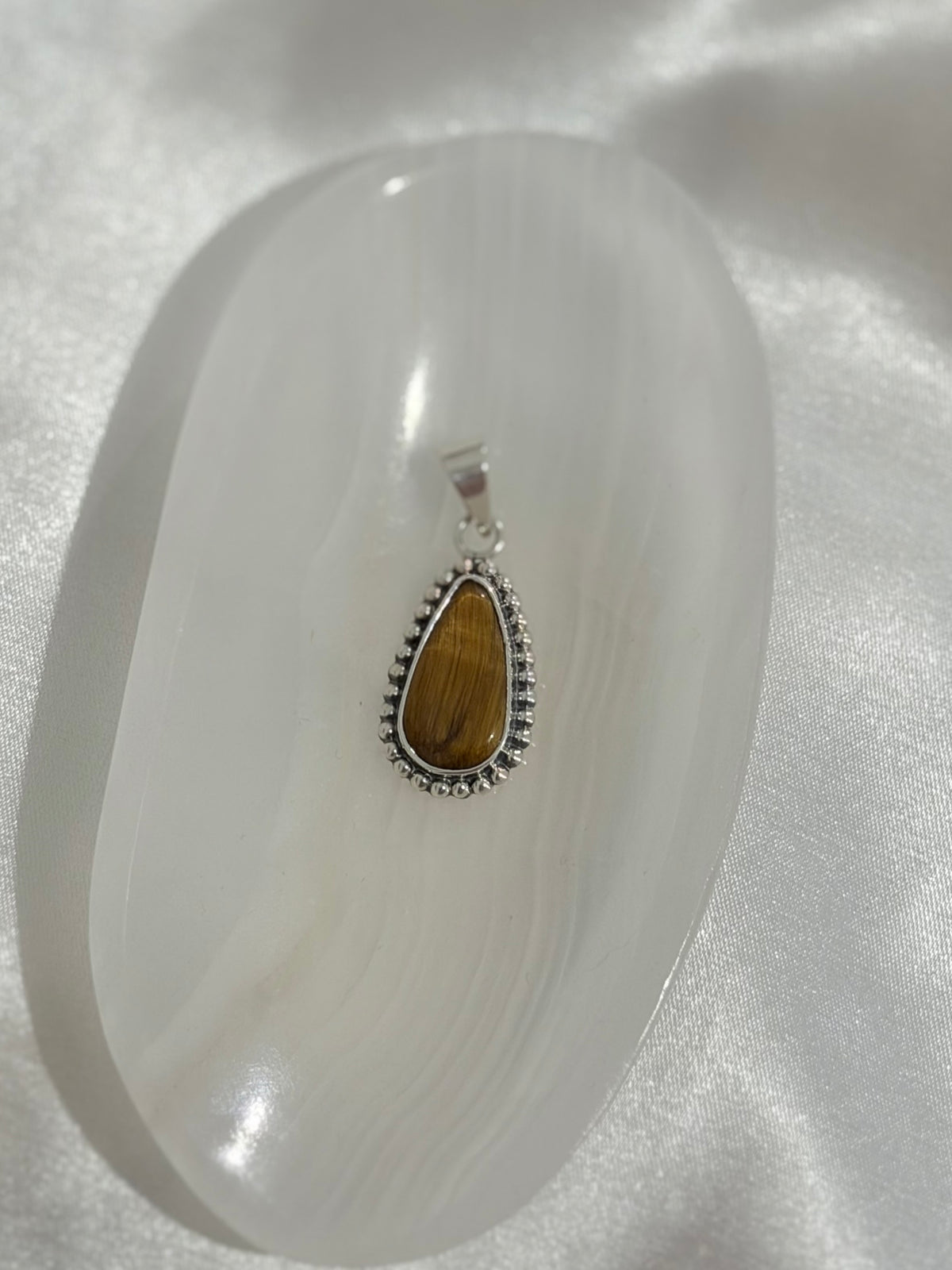 Dije Gota de Ojo de Tigre Natural en Plata .950