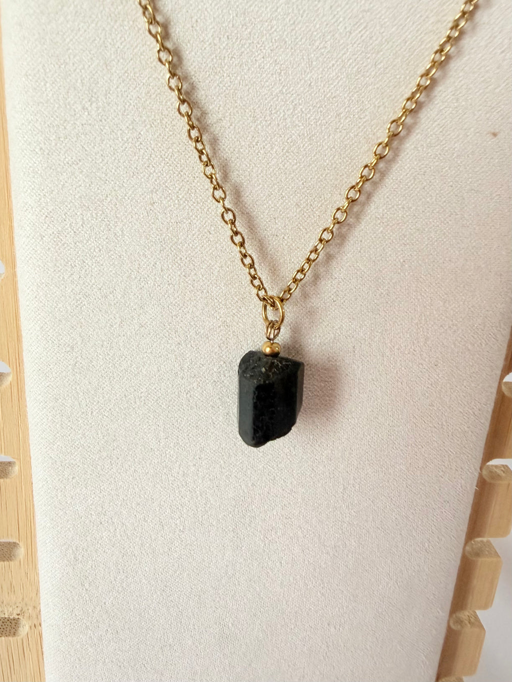 Collar de Turmalina Dravita en Bruto