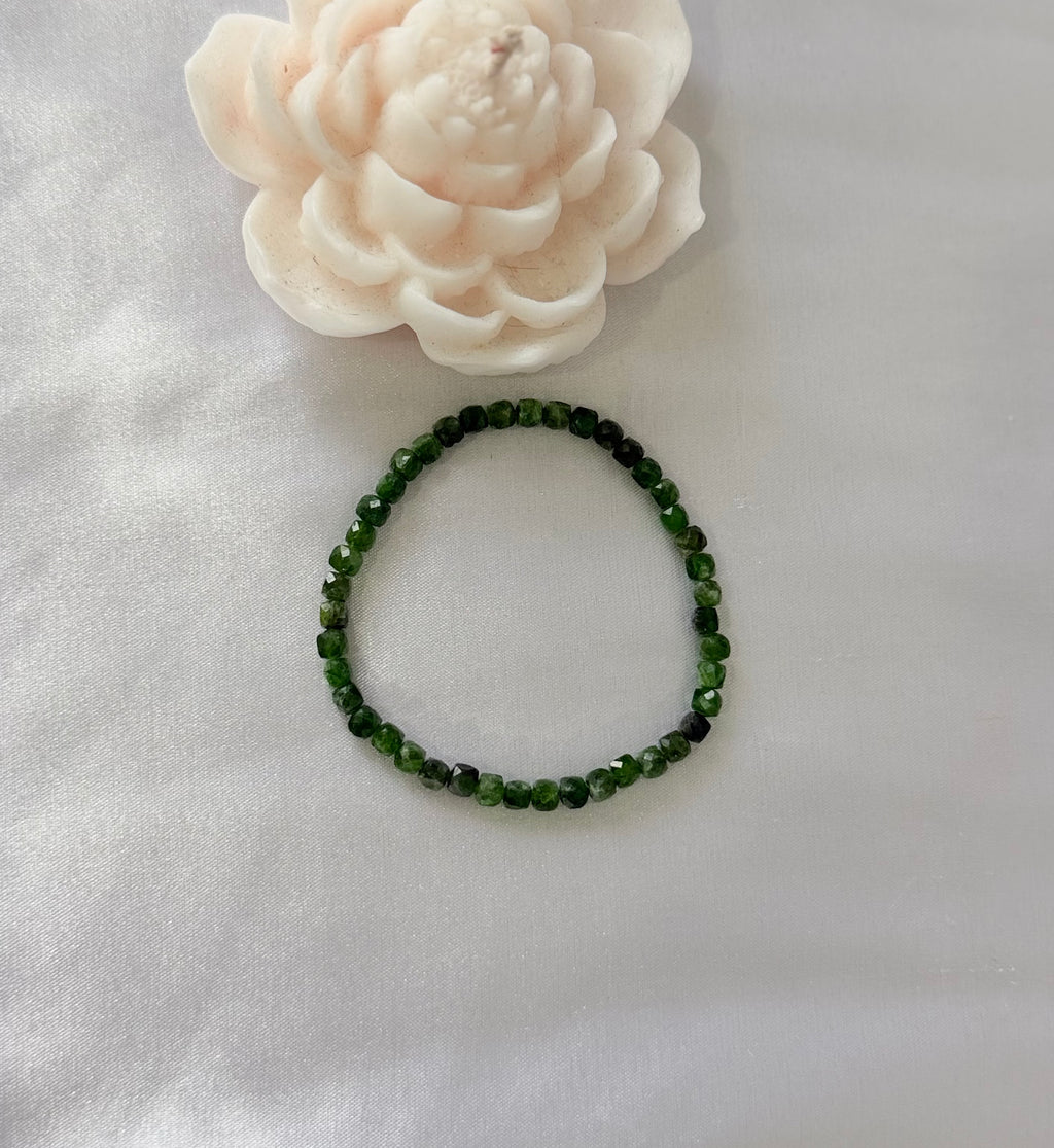 Pulsera de Diopsido Natural 4 mm – Pieza Única