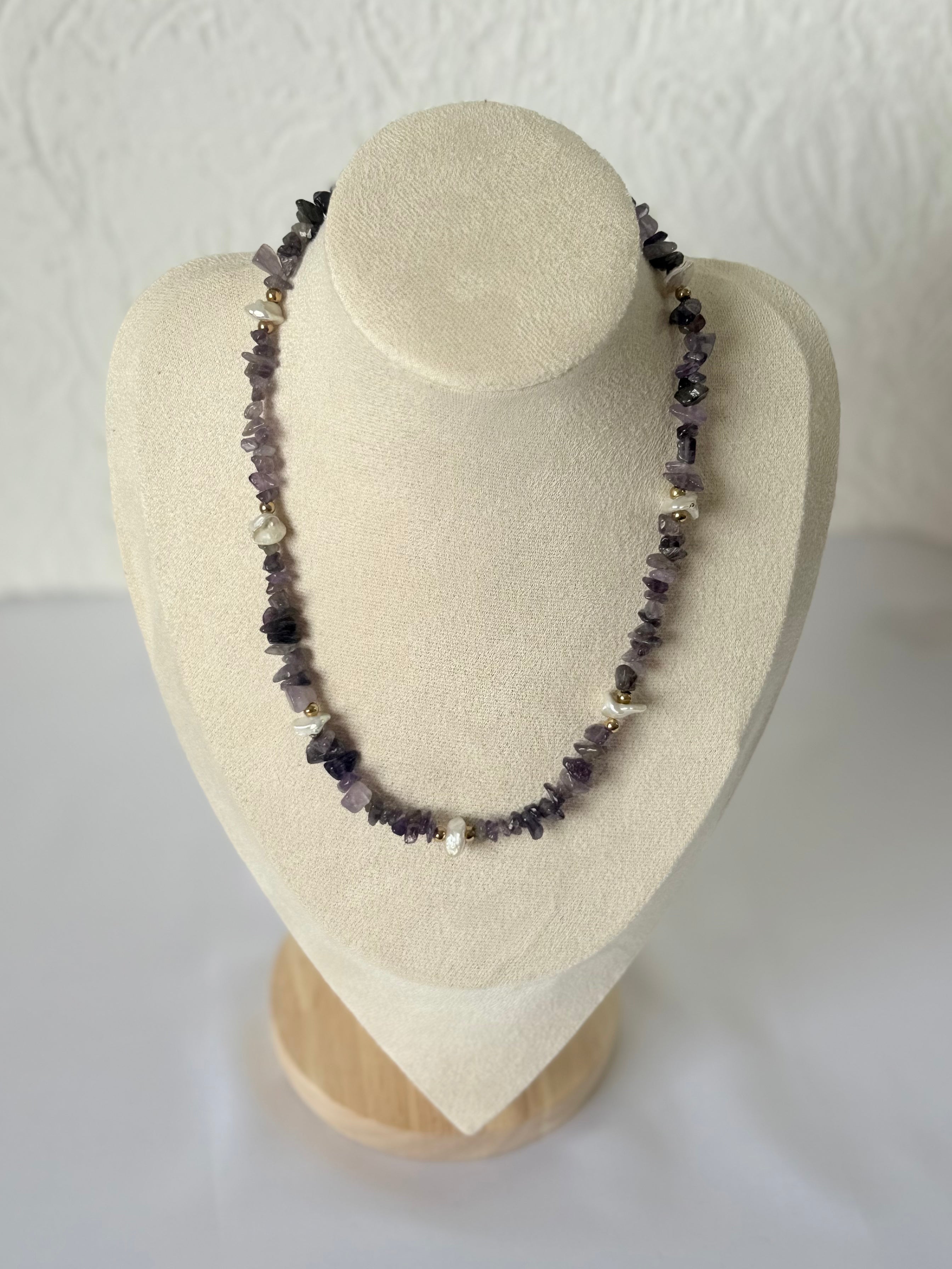 Collar Susurro Violeta | Amatista y Perla de Río