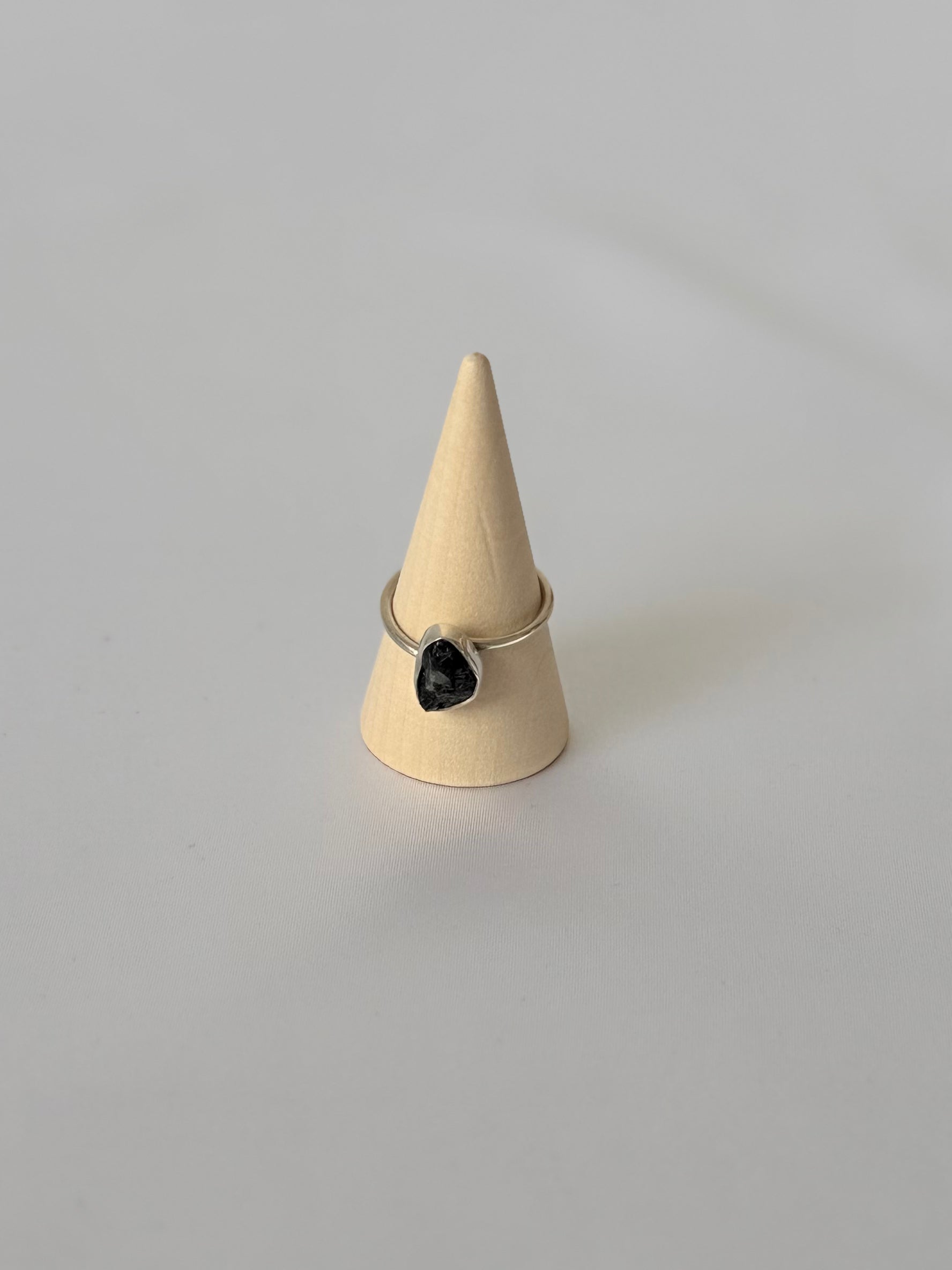 Anillo Guardián Negro | Turmalina Negra en Plata .950