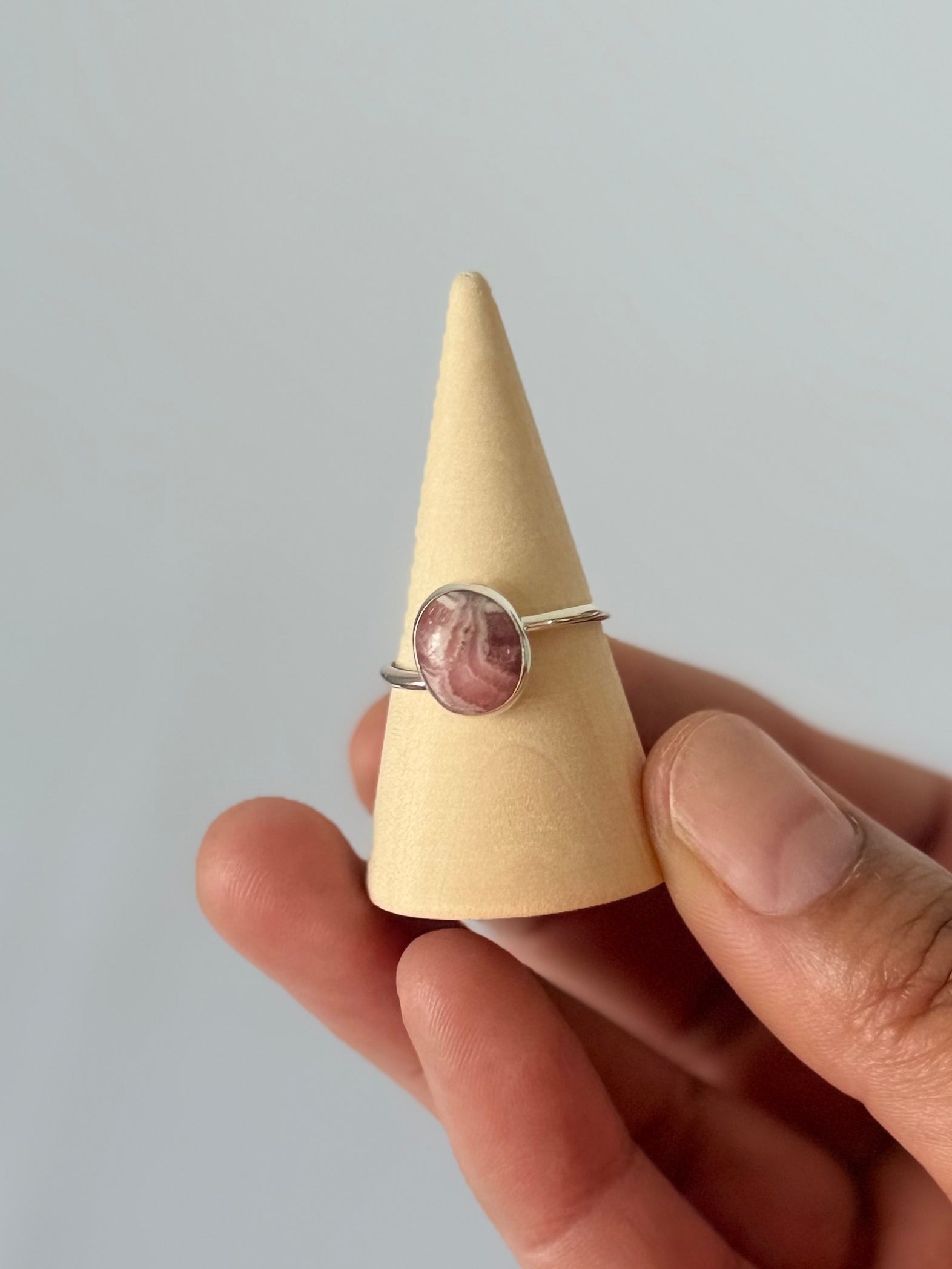 Anillo de Rodocrosita Natural en Plata 950 | Corazón Serena