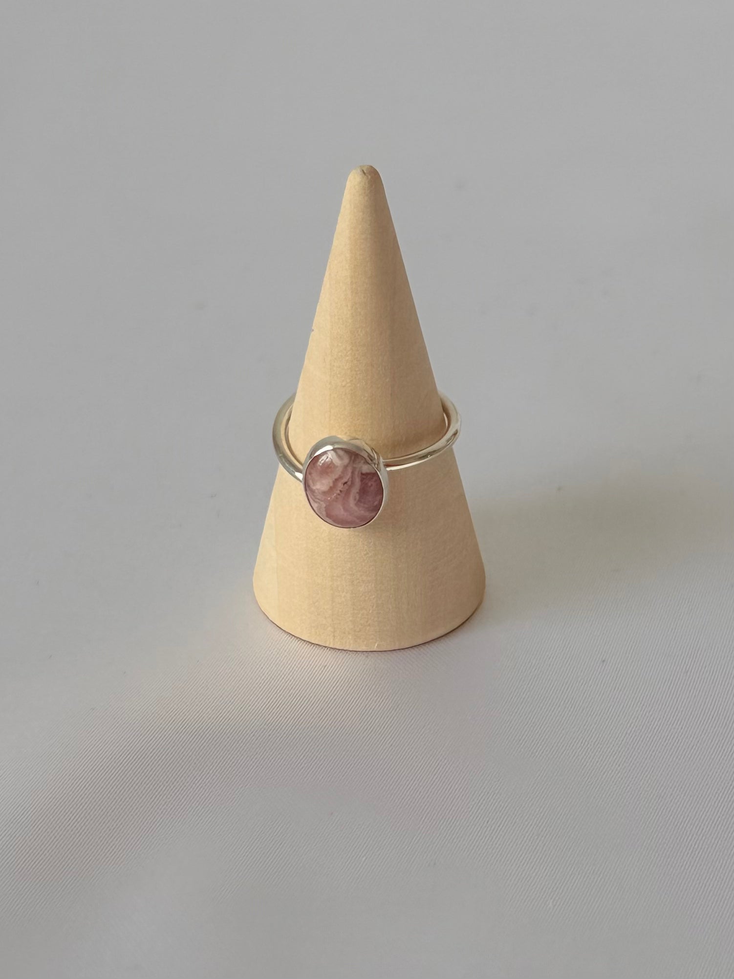 Anillo de Rodocrosita Natural en Plata 950 | Corazón Serena