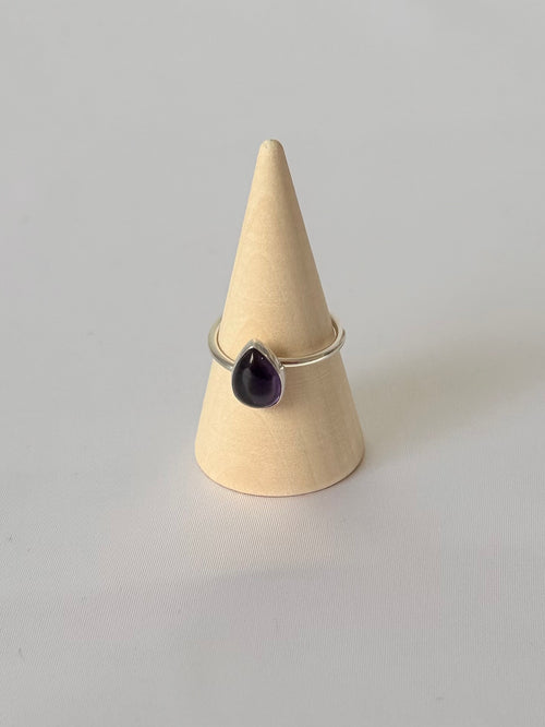 Anillo de Amatista Natural en Plata 950 | Gota Violeta