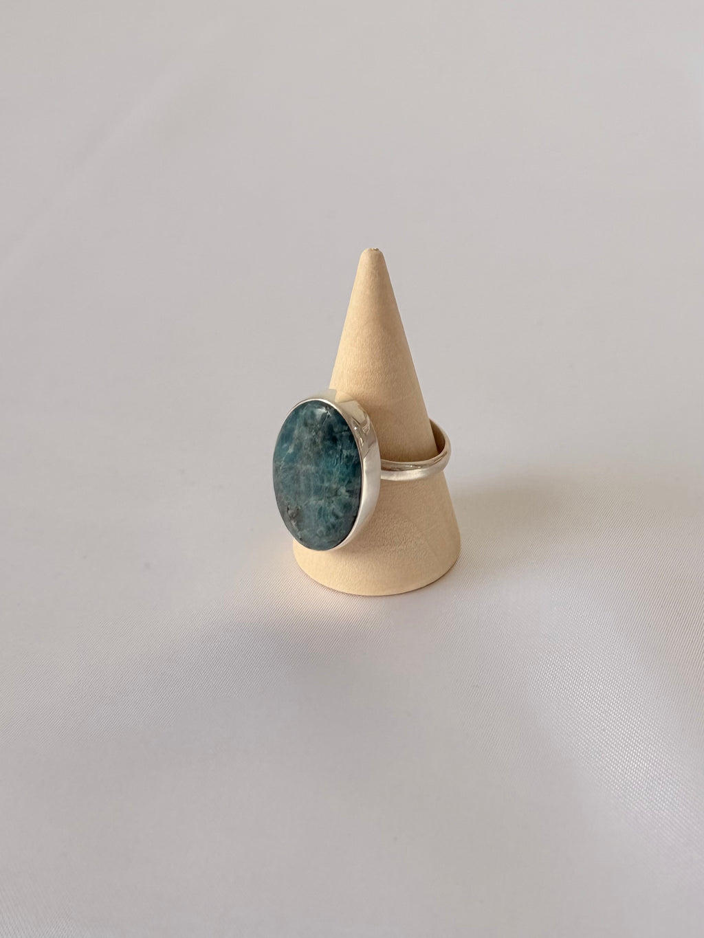 Anillo Horizonte Azul de Apatito Natural en Plata 950
