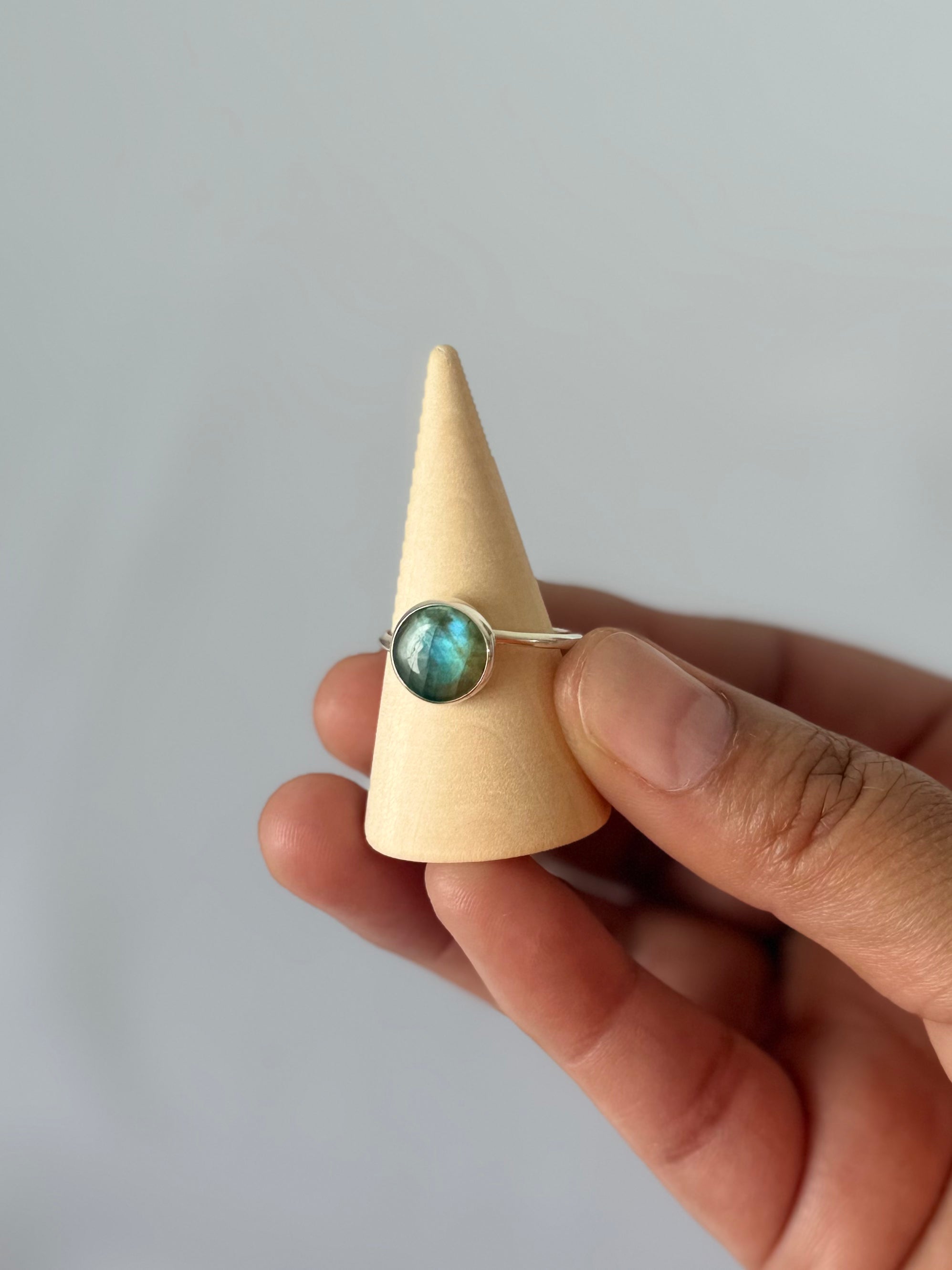 Anillo de Labradorita Natural en Plata 950 | Luz Boreal