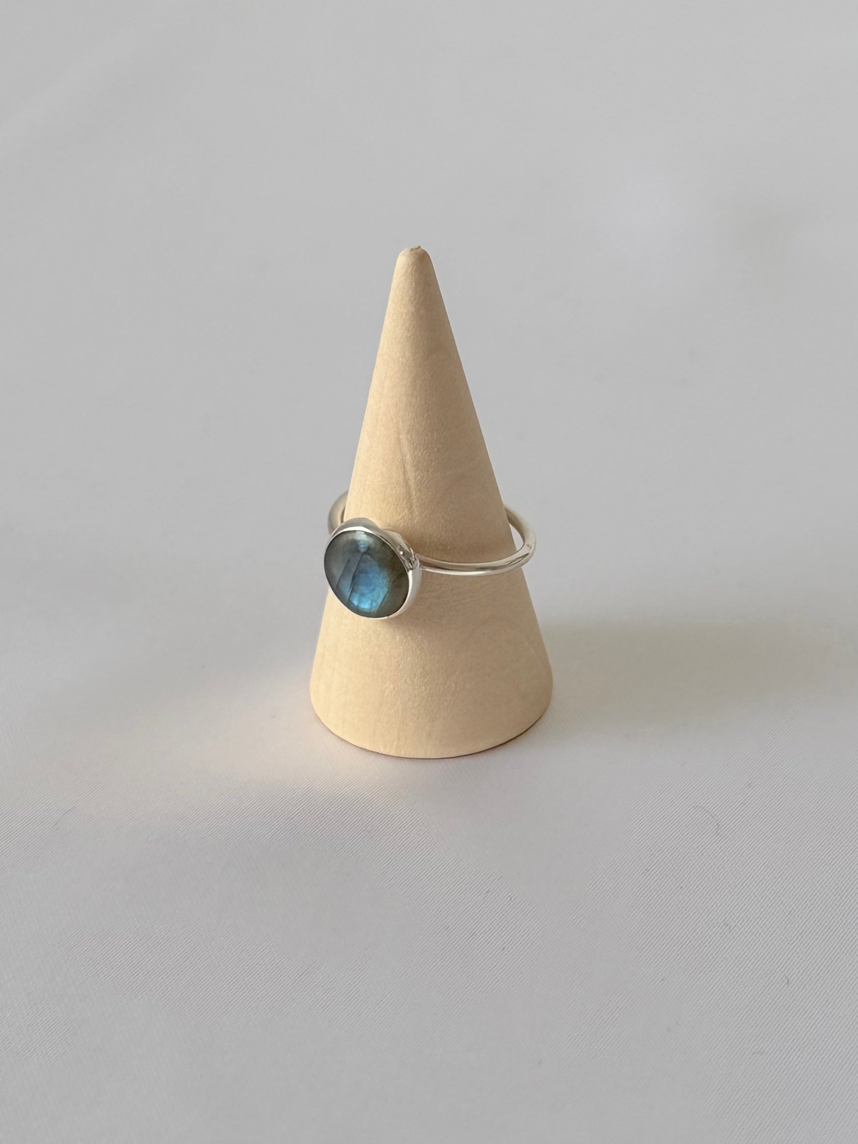 Anillo de Labradorita Natural en Plata 950 | Luz Boreal