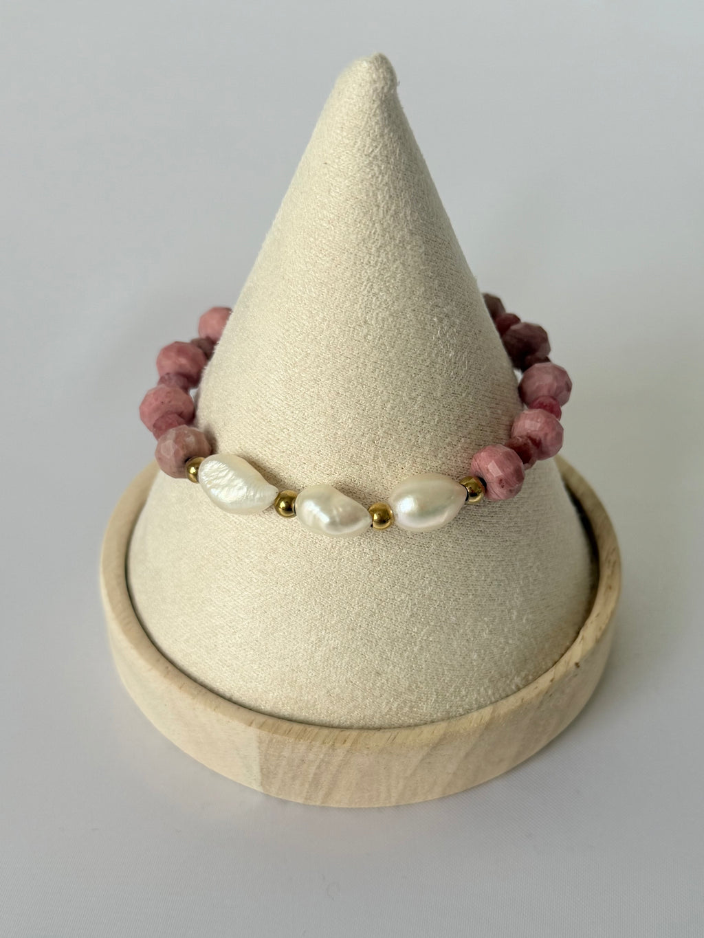Pulsera Alma Rosa | Rodonita y Perla de Río