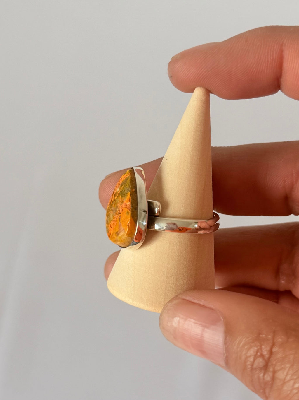 Anillo de Jaspe Bumblebee en Plata 950 – Fuego Dorado