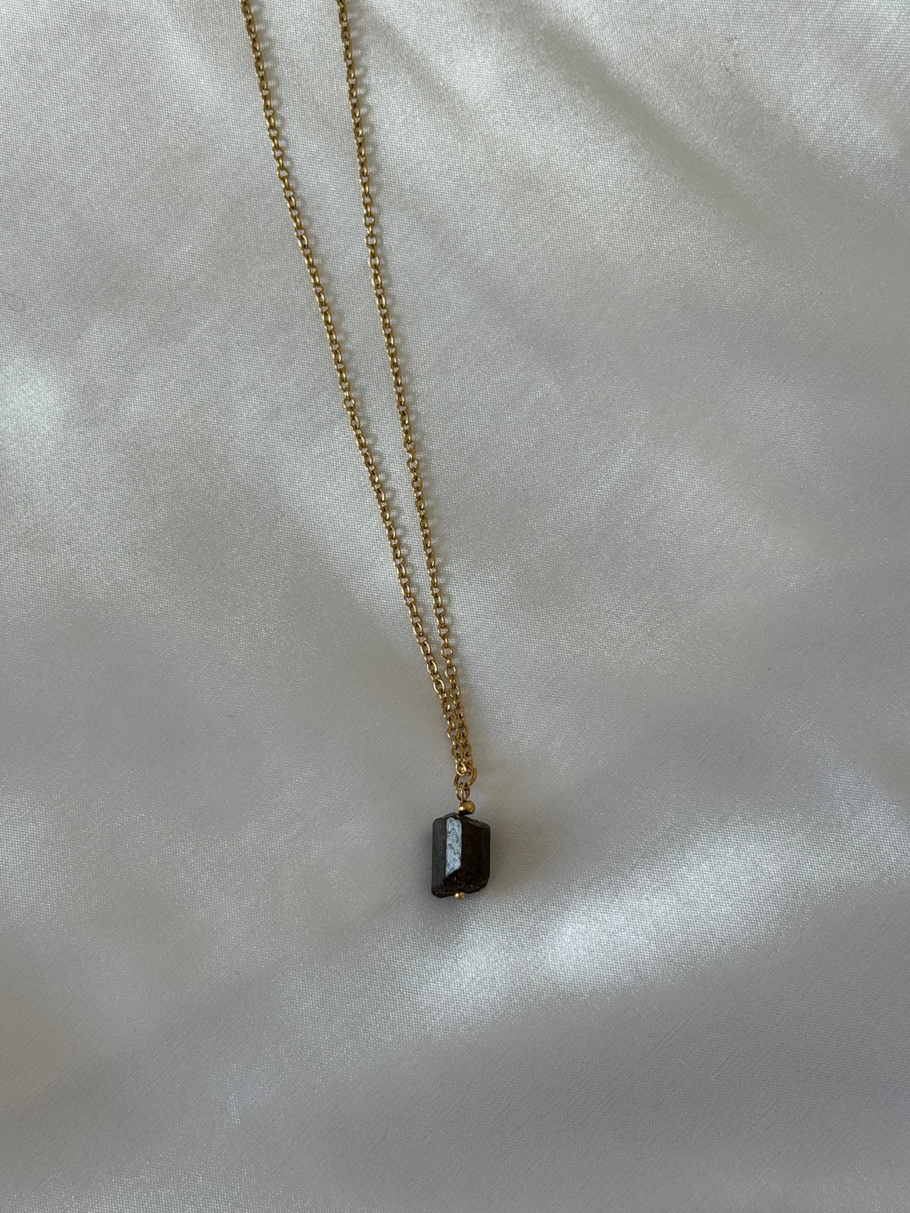 Collar de Turmalina Dravita en Bruto